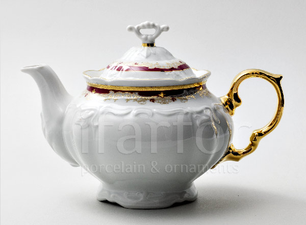 Teapot brewing Red lily Maria