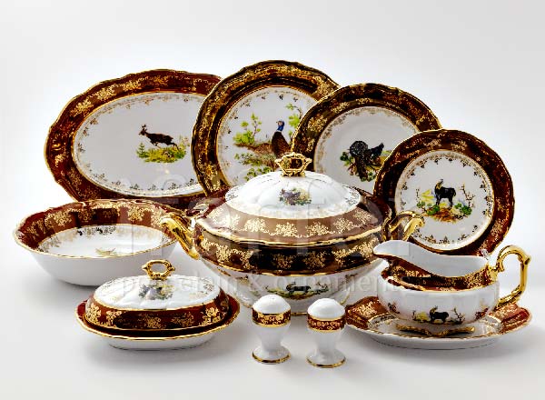 Table Set Hunting Red 6/28 Maria Teresa