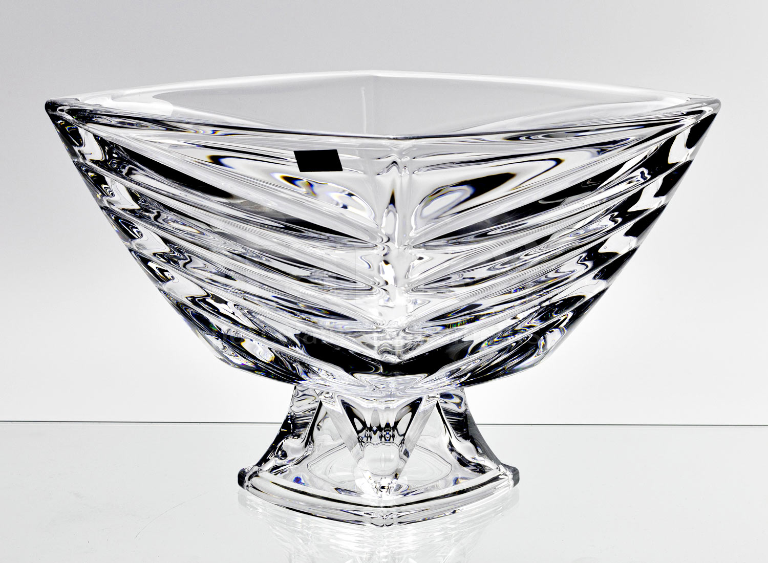 Фруктовница на ножке «Facet» Форма: Crystalite Bohemia. Хрустальное стекло. 330 мм.
