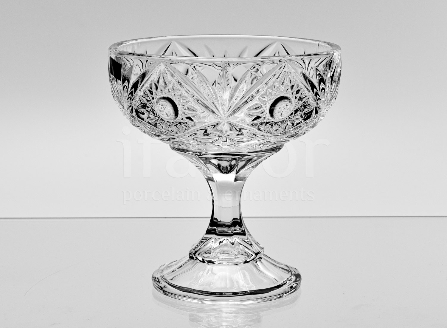 Ваза для конфет на ножке «Miranda» Форма: Crystalite Bohemia. Хрустальное стекло. 144 x 150 мм.