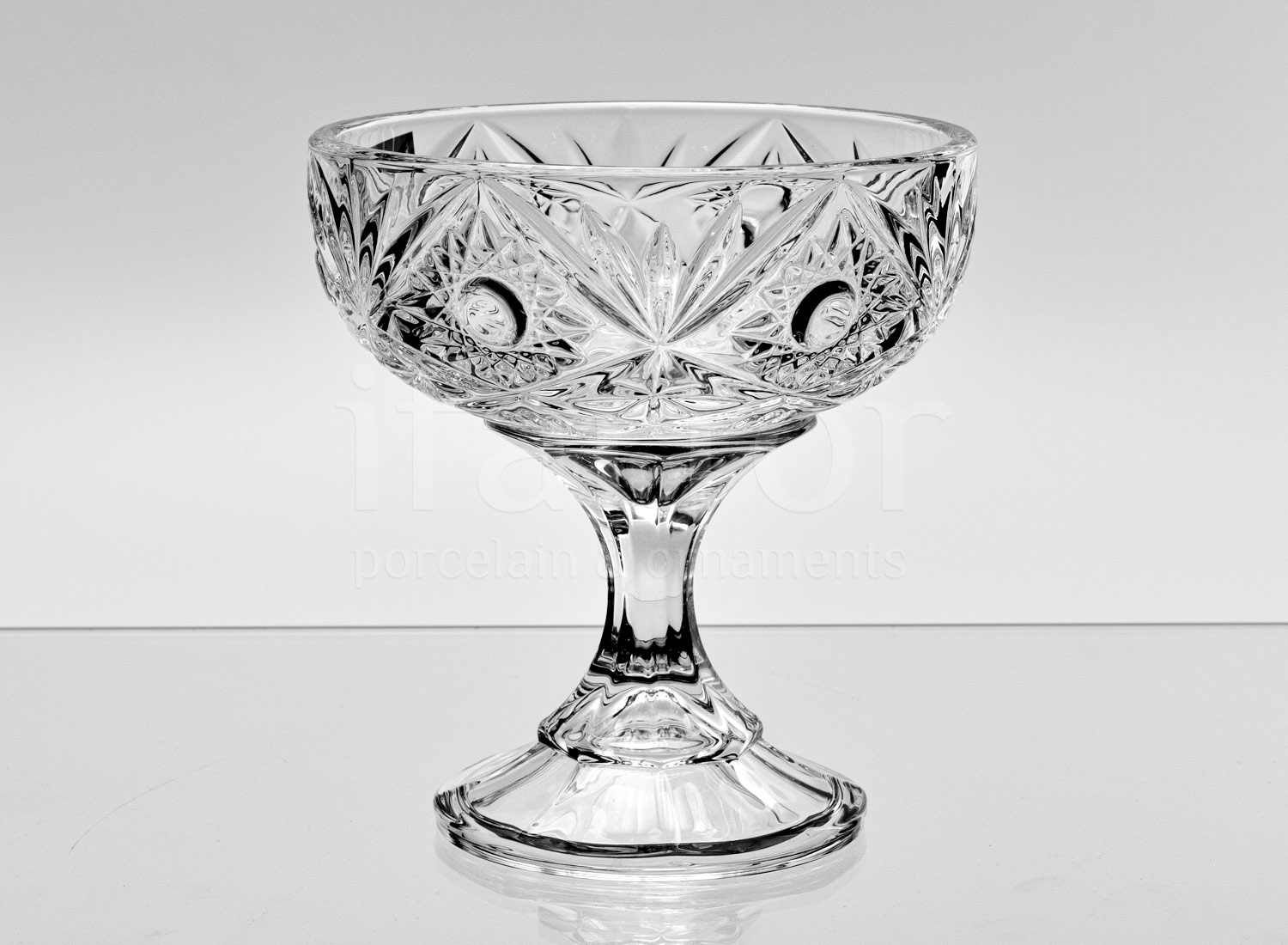 Ваза для конфет на ножке «Miranda» Форма: Crystalite Bohemia. Хрустальное стекло. 144 x 150 мм.