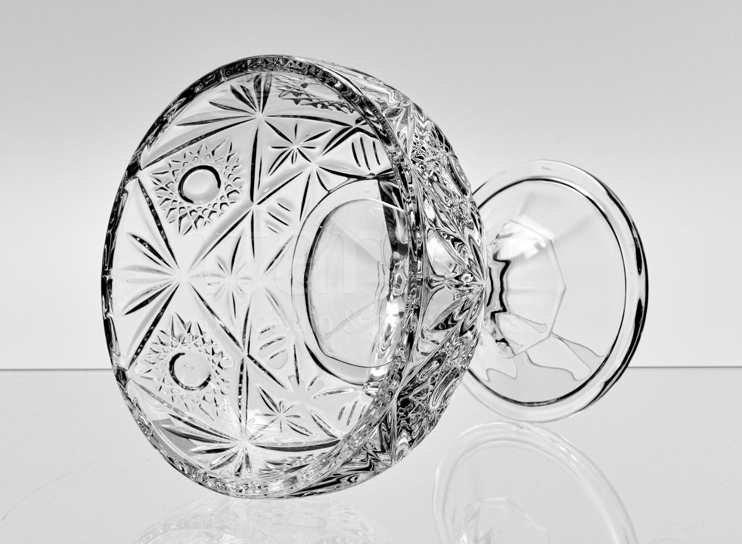 Ваза для конфет на ножке «Miranda» Форма: Crystalite Bohemia. Хрустальное стекло. 144 x 150 мм.