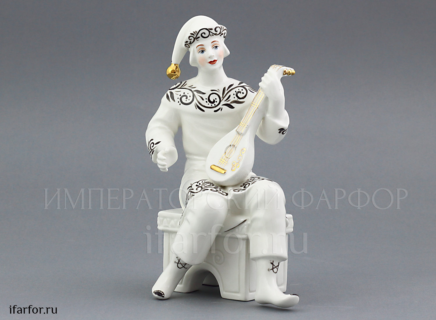 Скульптура «Петрушка» Форма: Петрушка. Фарфор. 88 x 145 x 180 мм.