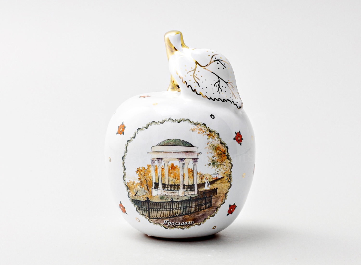 Скульптура «Яблоко» Форма: Яблоко. Майолика. 90 x 120 мм.