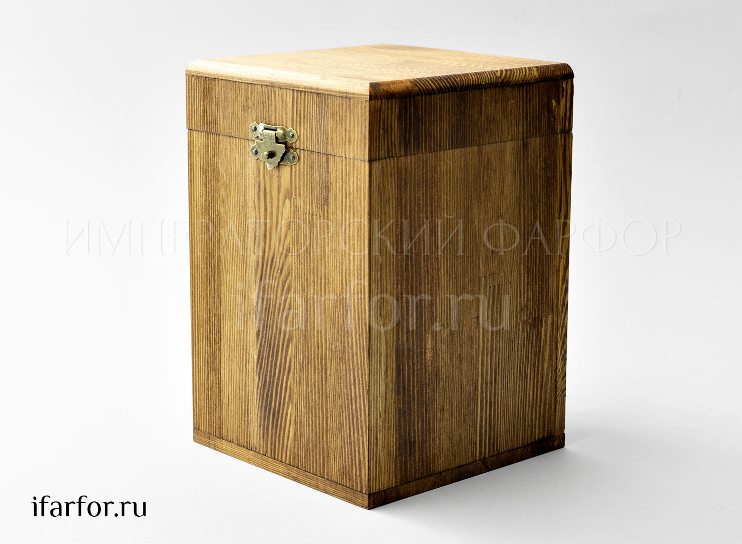 Шкатулка подарочная «Шкатулка подарочная. Орех» Форма: Шкатулка. Дерево. Масло. 140 x 140 x 200 мм.