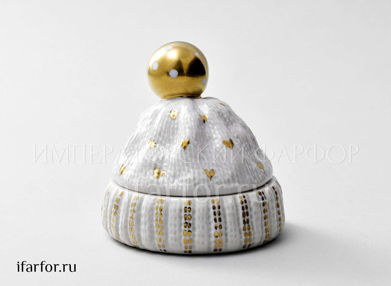 Туалетная коробочка «Золотой помпон (белая)» Форма: Детская шапочка. Твердый фарфор. 90 x 100 мм.