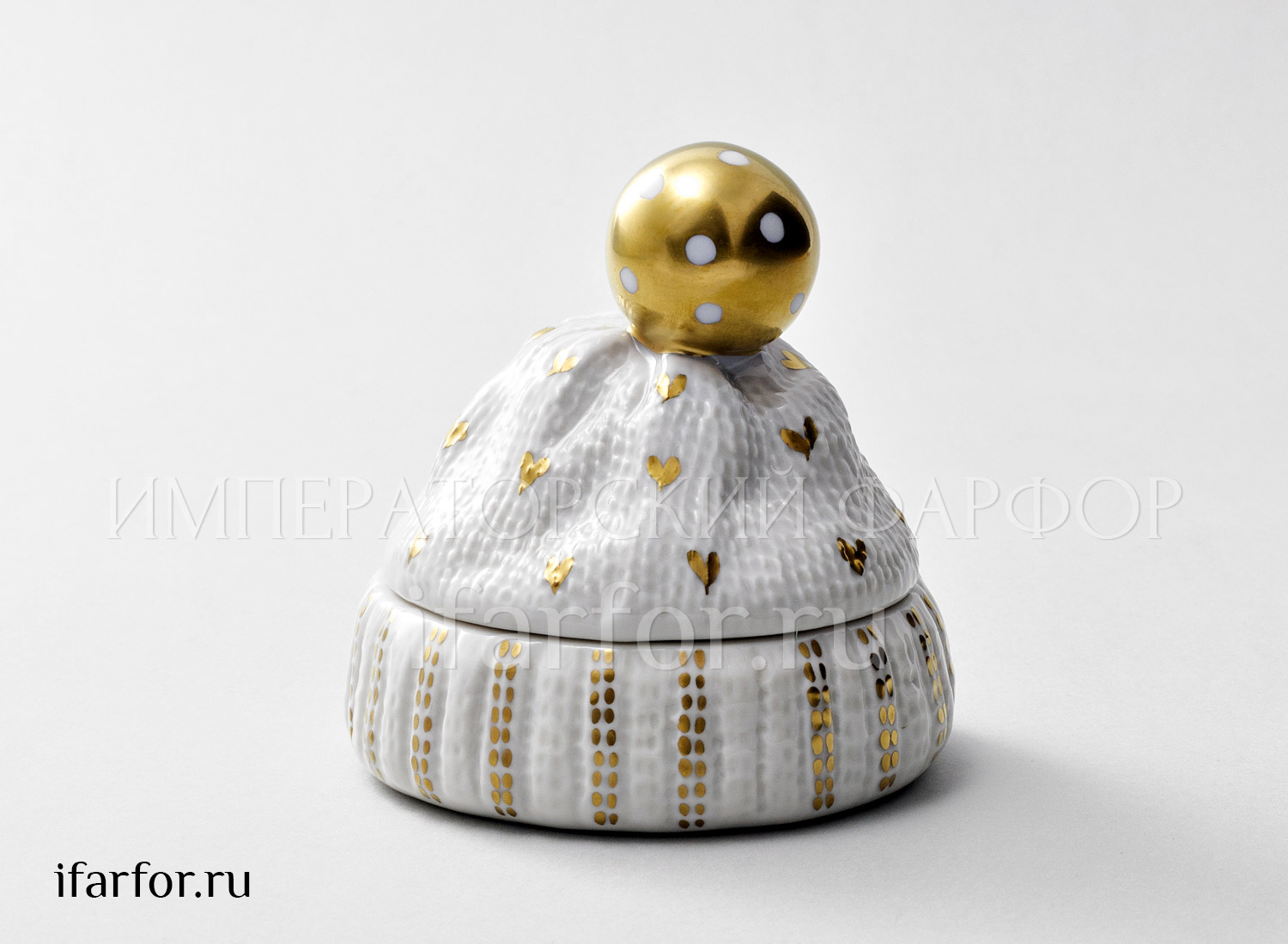 Туалетная коробочка «Золотой помпон (белая)» Форма: Детская шапочка. Твердый фарфор. 90 x 100 мм.
