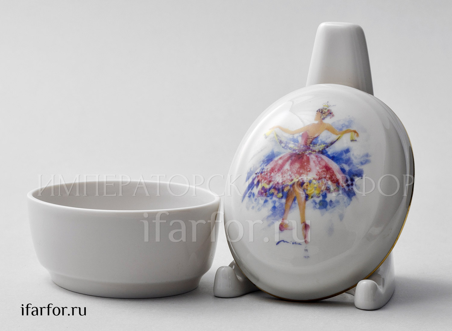 Туалетная коробочка «Принцесса Аврора» Форма: Овальная. Твердый фарфор. 92 x 77 x 63 мм.