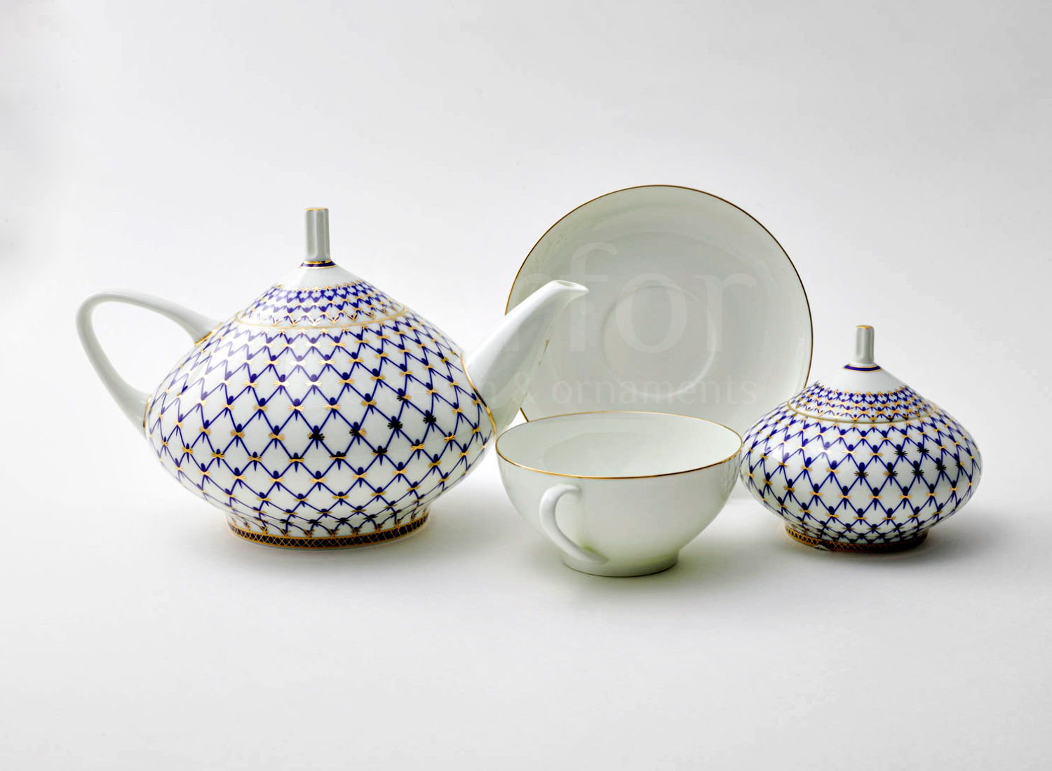 Сервиз чайный «Кобальтовая сетка и золотой кантик» 6/14 Форма: Купольная. Костяной фарфор