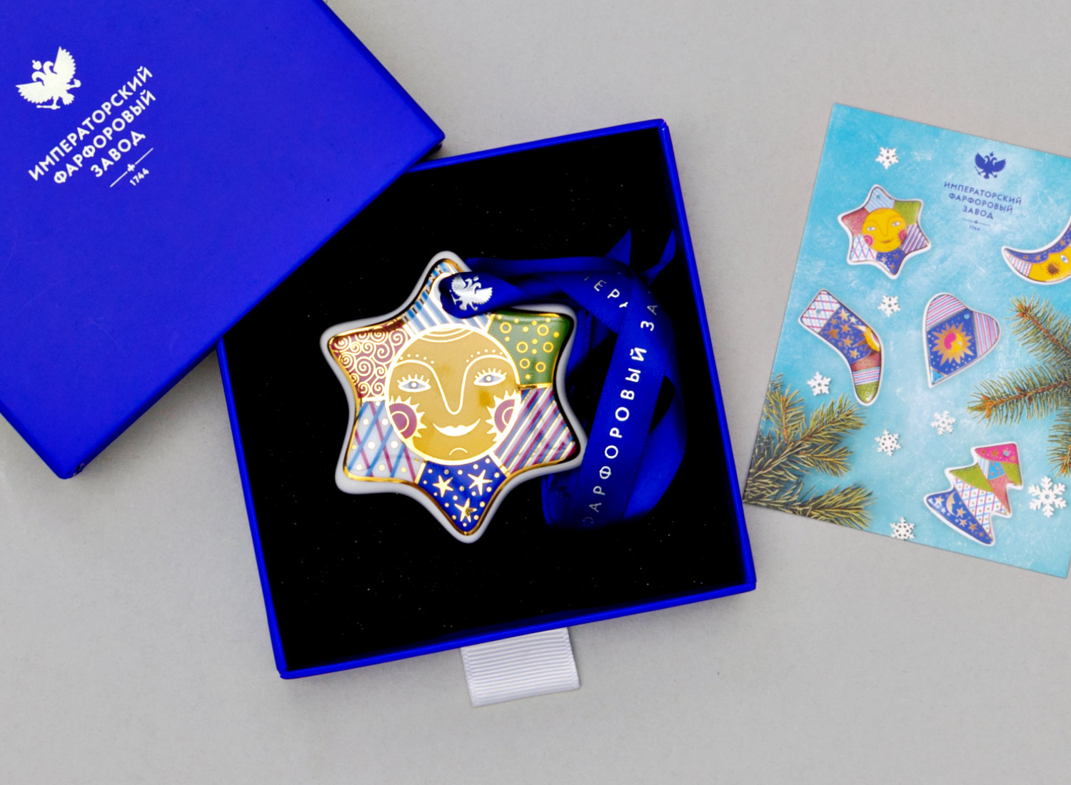 Елочная игрушка в подарочной коробке «Звездочка» Форма: Звездочка. Твердый фарфор. 56 x 65 мм.