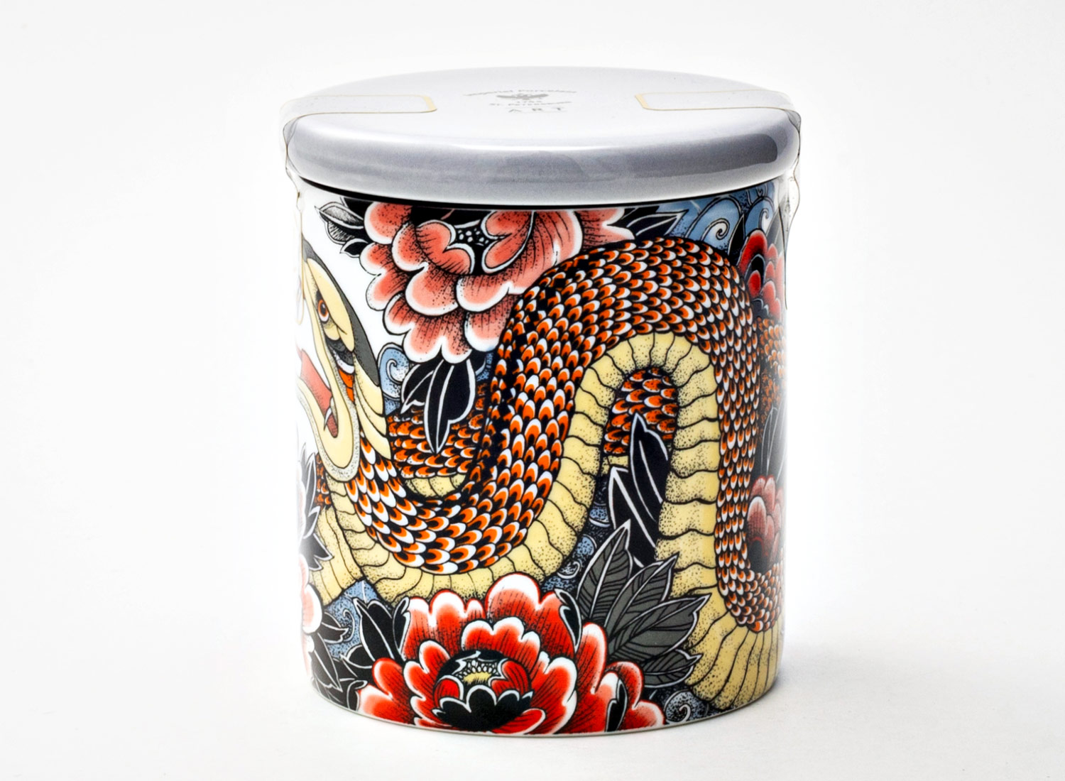 Свеча ароматическая в фарфоровом подсвечнике «Северное сияние» Форма: Tattoo. SERPENTA. Толстостенный костяной фарфор. 102 x 123 мм.