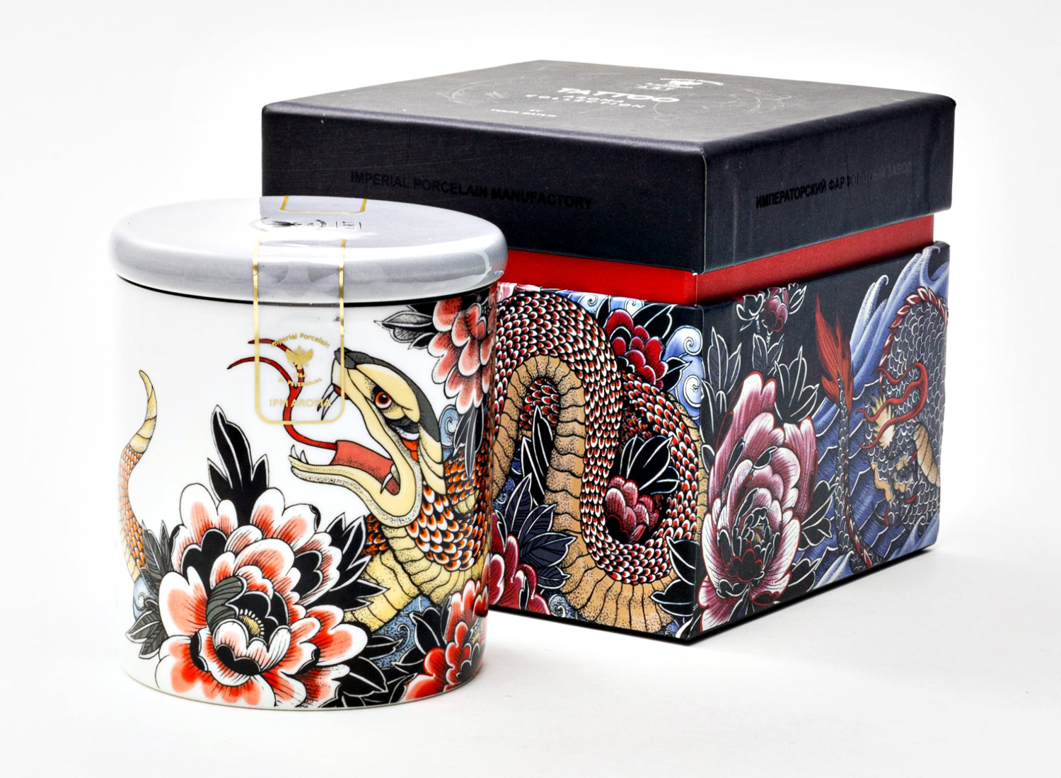 Свеча ароматическая в фарфоровом подсвечнике «Северное сияние» Форма: Tattoo. SERPENTA. Толстостенный костяной фарфор. 102 x 123 мм.