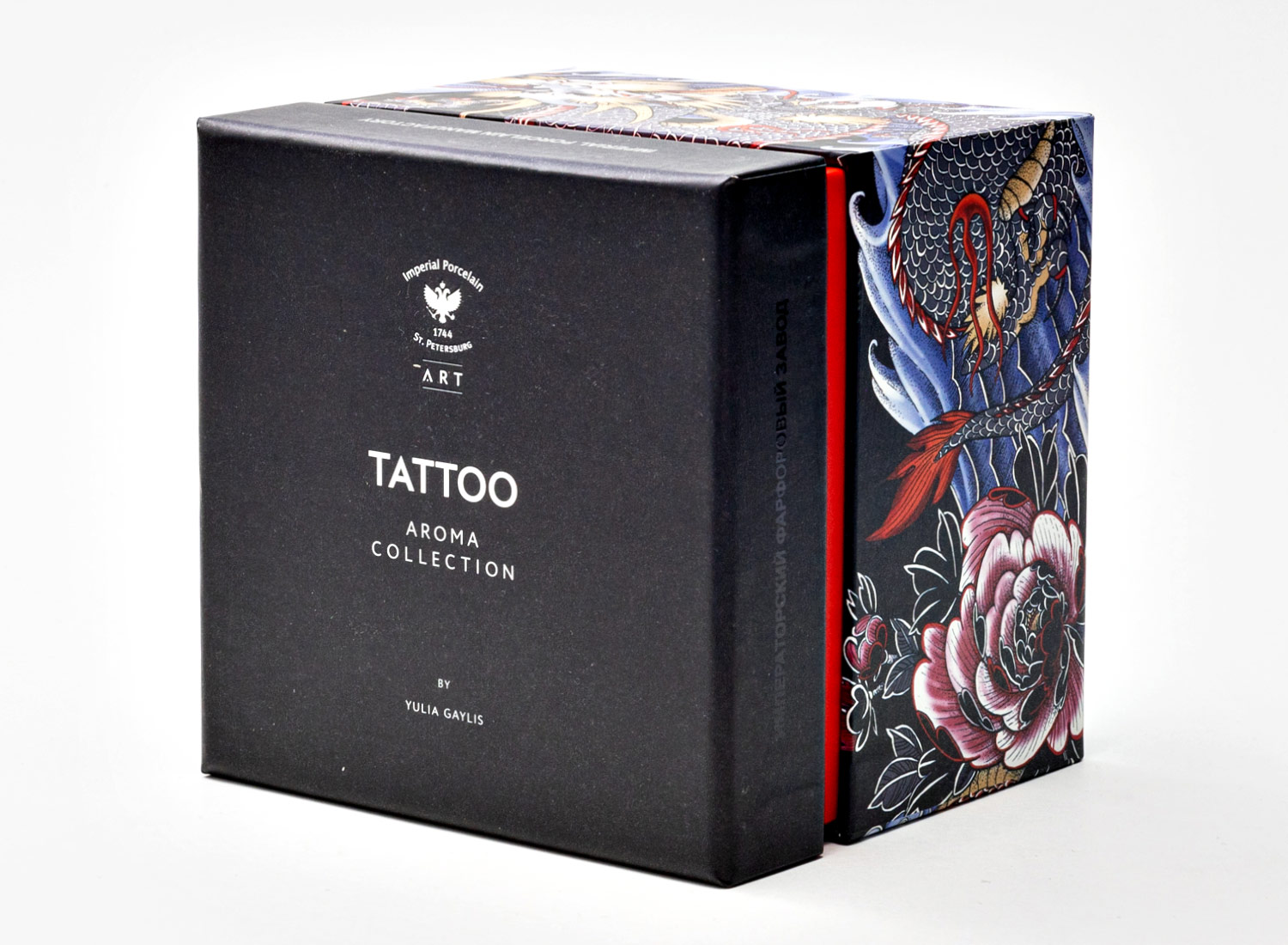 Свеча ароматическая в фарфоровом подсвечнике «Северное сияние» Форма: Tattoo. SERPENTA. Толстостенный костяной фарфор. 102 x 123 мм.