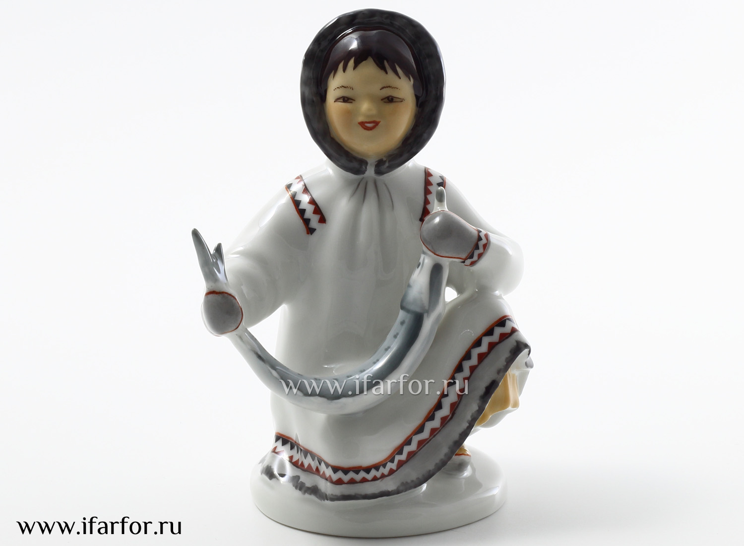 Скульптура «Якутка с севрюгой» Форма: Якутка с севрюгой. Твердый фарфор. 130 мм.