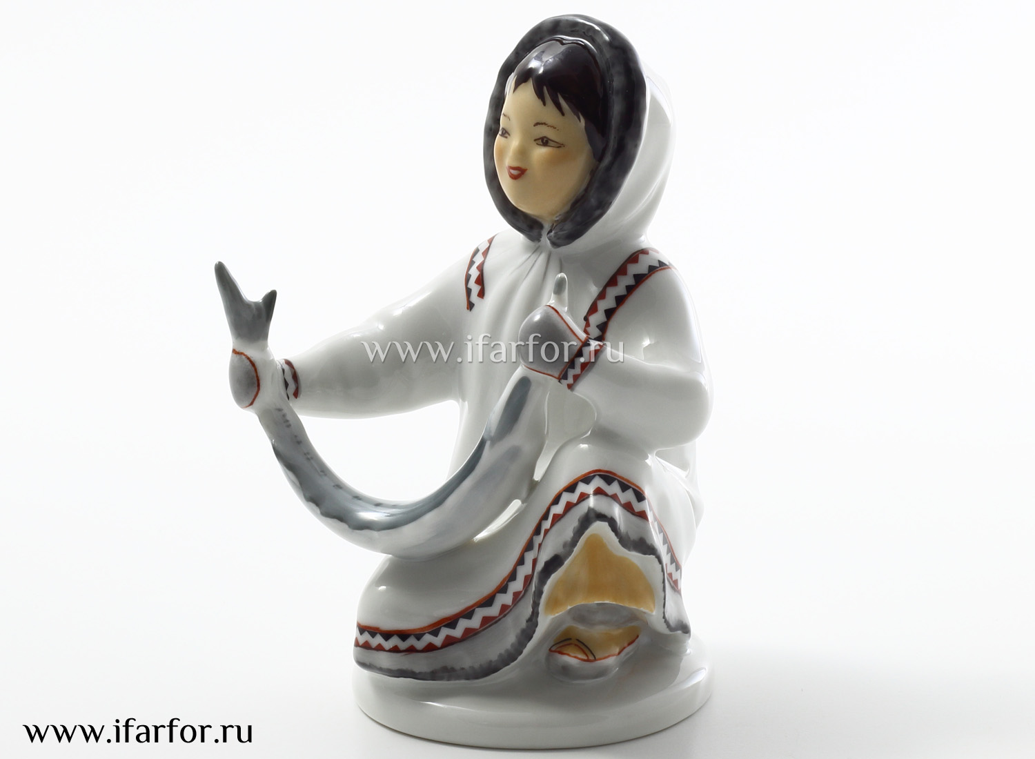 Скульптура «Якутка с севрюгой» Форма: Якутка с севрюгой. Твердый фарфор. 130 мм.