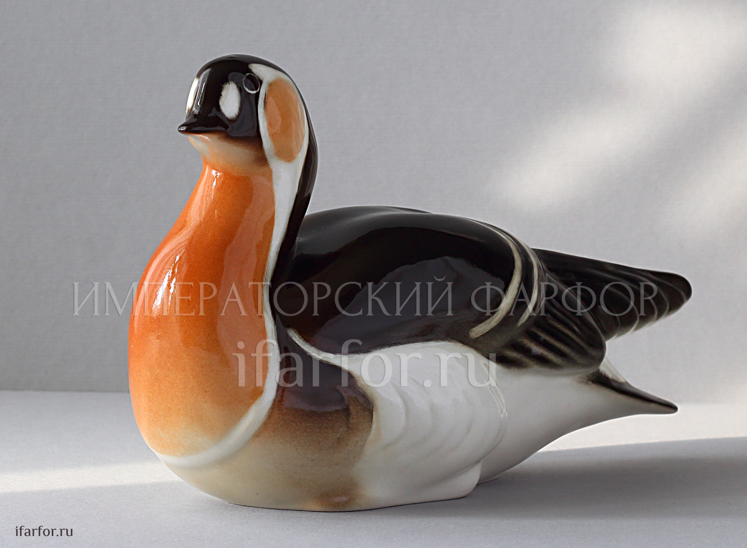 Скульптура «Казарка» Форма: Казарка. Мягкий фарфор. 189 x 84 x 124 мм.