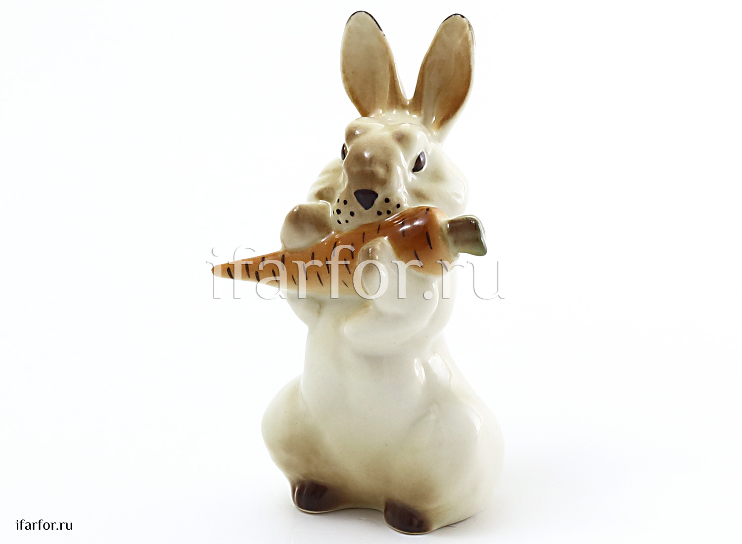 Скульптура «Заяц с морковкой 3» Форма: Заяц с морковкой 3. Мягкий фарфор. 93 мм.