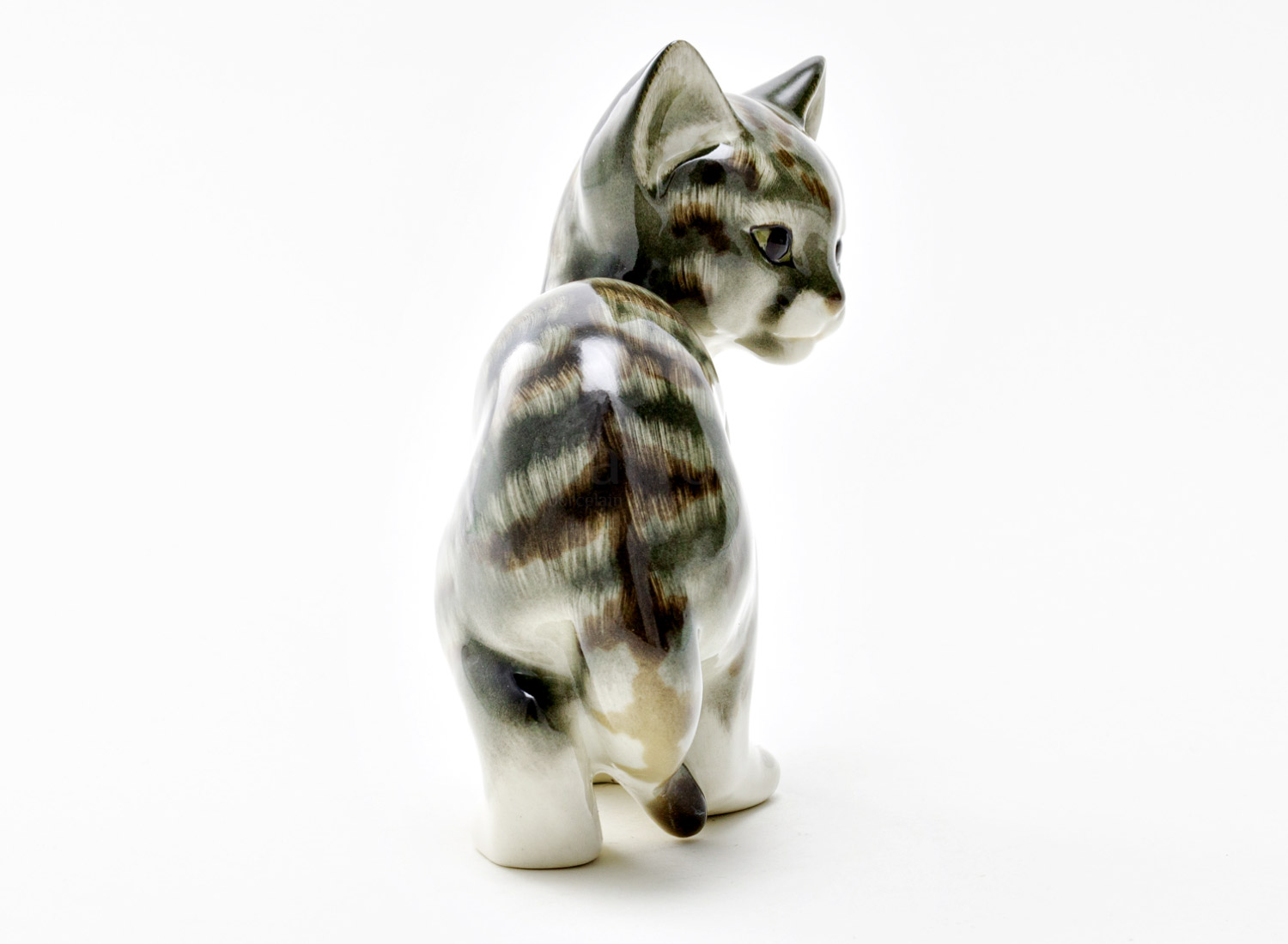 Скульптура «Кошка» Форма: Кошка. Мягкий фарфор. 140 x 140 мм.