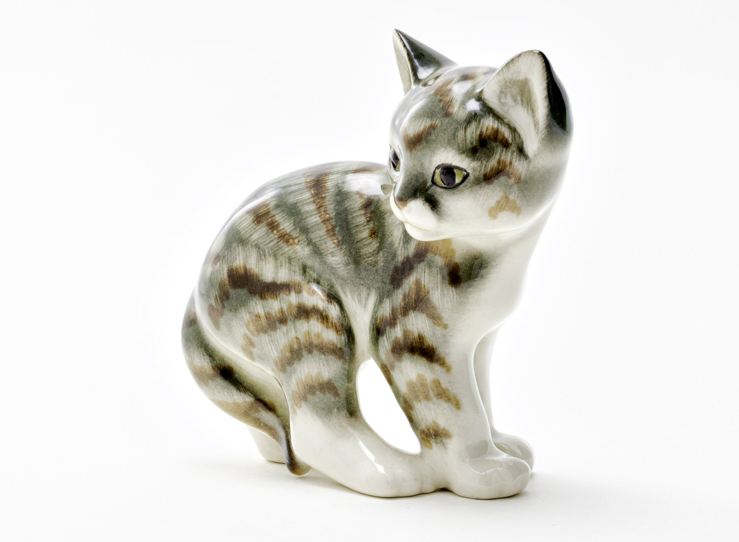 Скульптура «Кошка» Форма: Кошка. Мягкий фарфор. 140 x 140 мм.