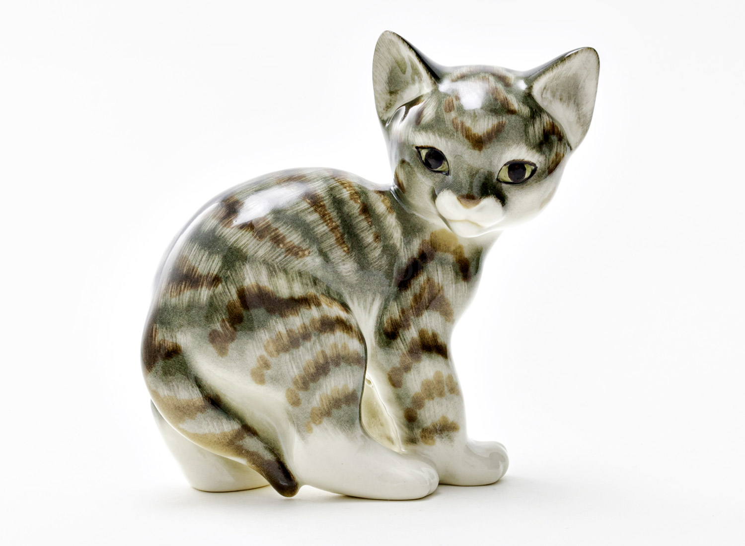 Скульптура «Кошка» Форма: Кошка. Мягкий фарфор. 140 x 140 мм.