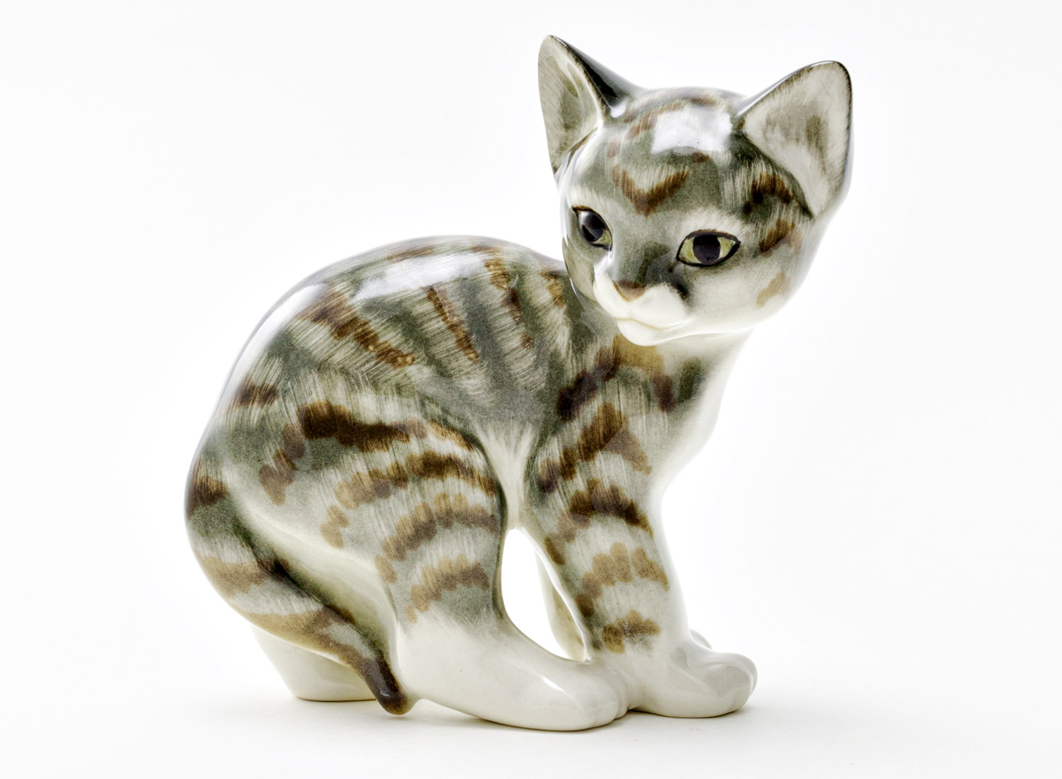 Скульптура «Кошка» Форма: Кошка. Мягкий фарфор. 140 x 140 мм.