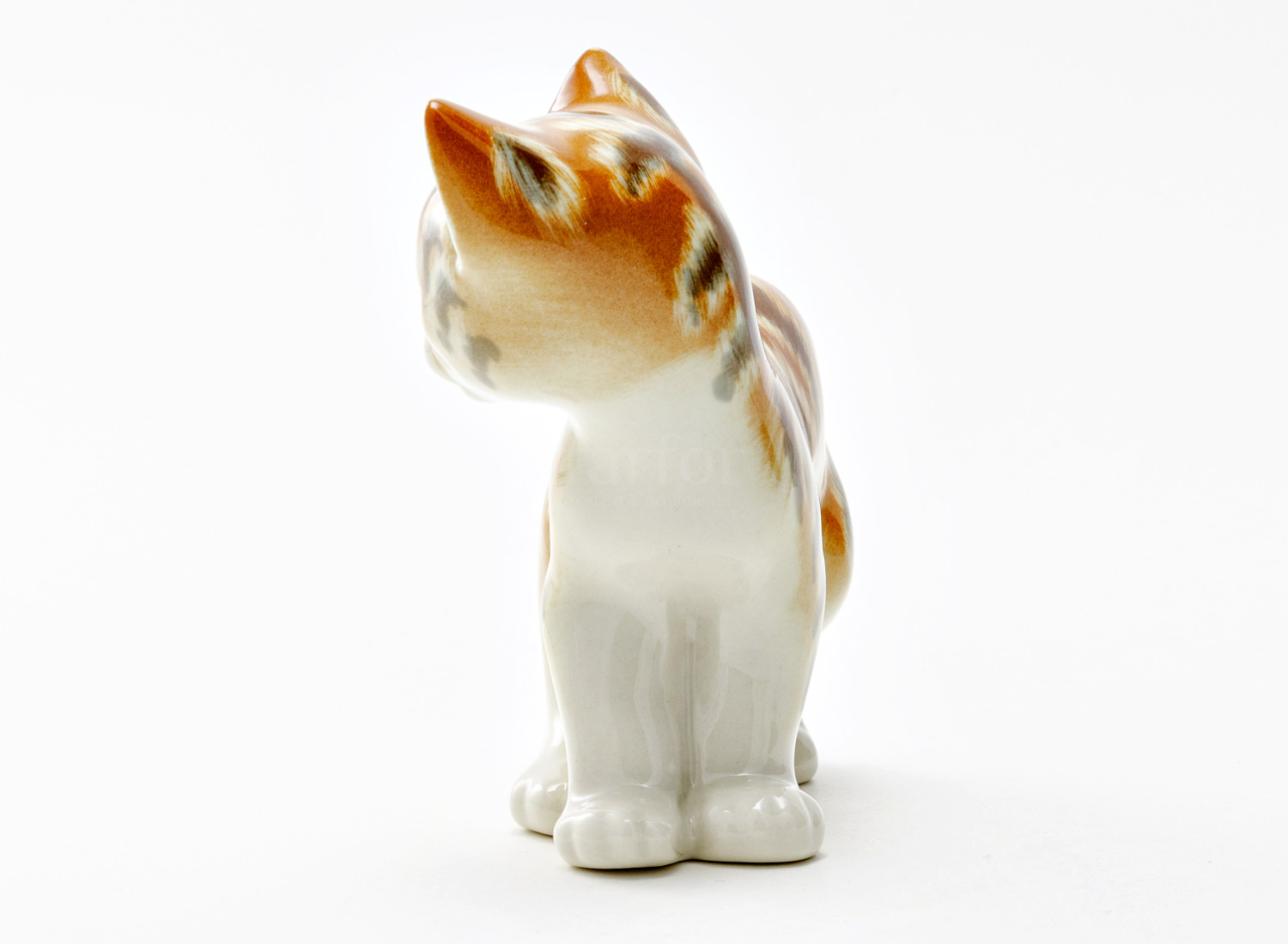Скульптура «Кошка» Форма: Кошка. Мягкий фарфор. 140 x 140 мм.