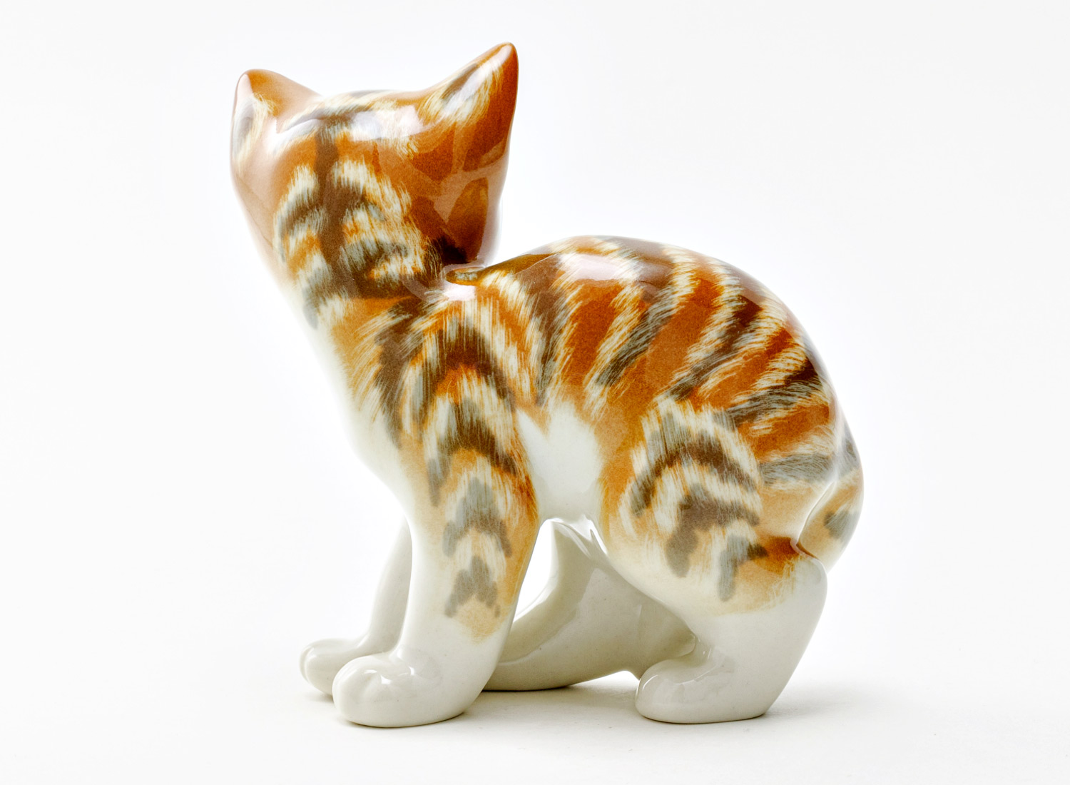 Скульптура «Кошка» Форма: Кошка. Мягкий фарфор. 140 x 140 мм.