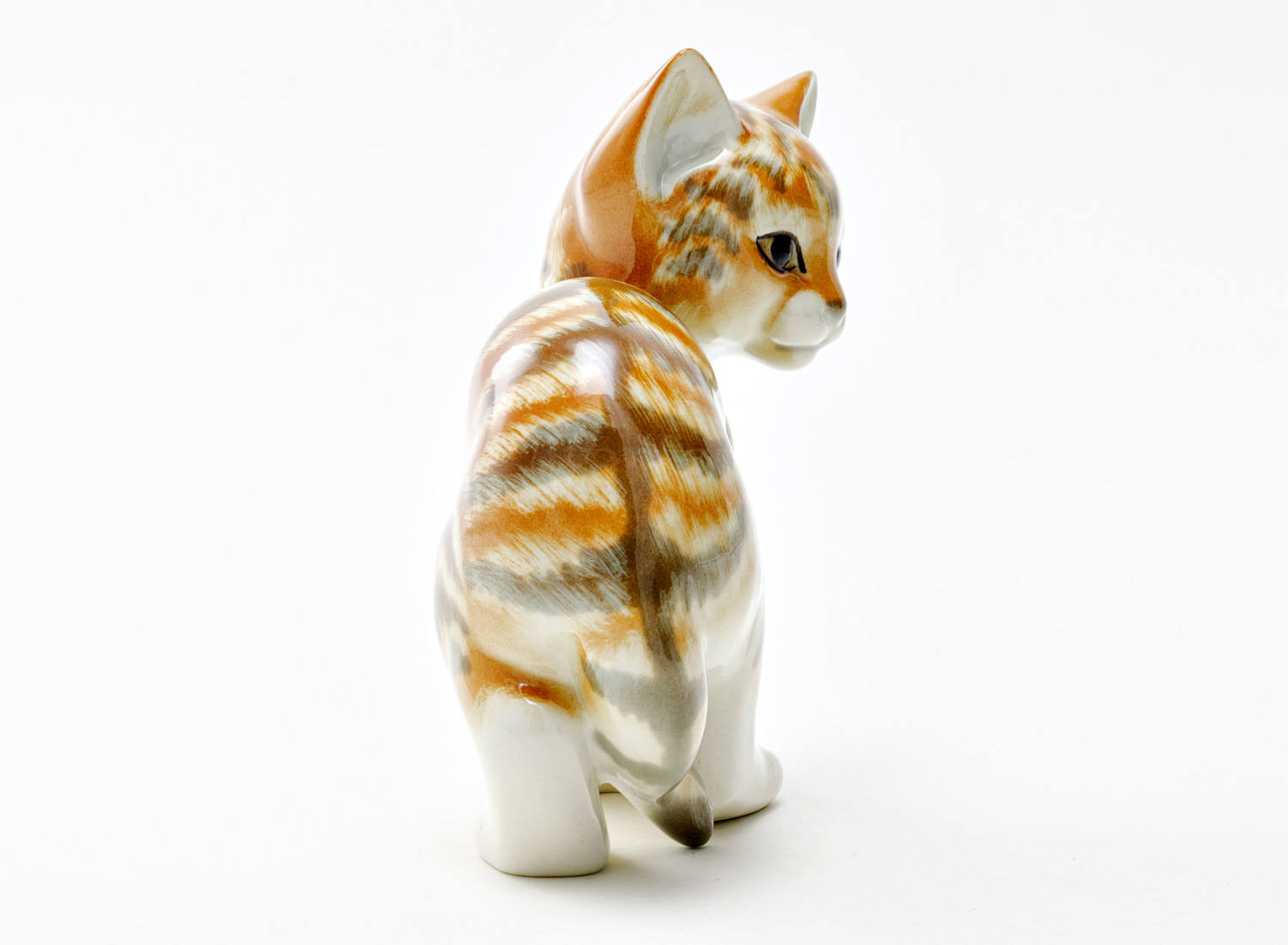 Скульптура «Кошка» Форма: Кошка. Мягкий фарфор. 140 x 140 мм.