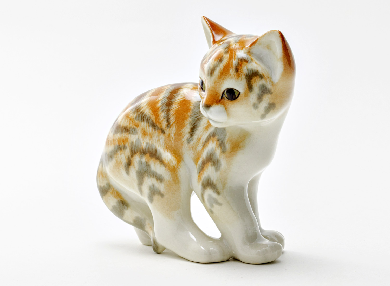 Скульптура «Кошка» Форма: Кошка. Мягкий фарфор. 140 x 140 мм.