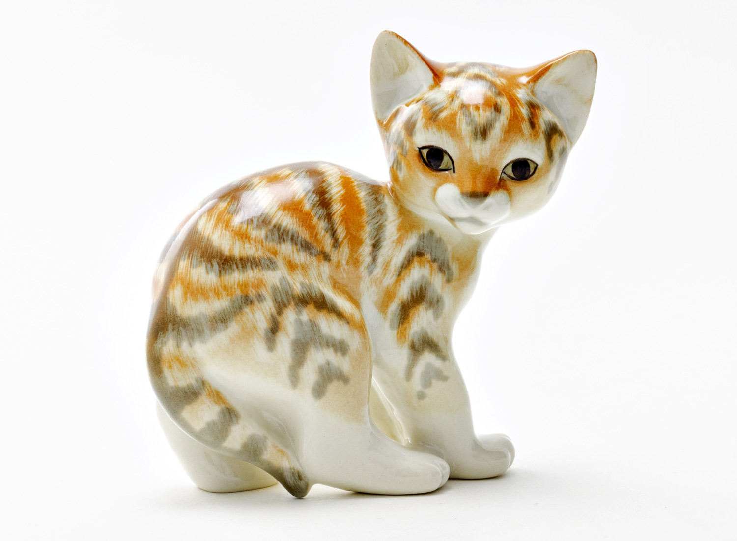 Скульптура «Кошка» Форма: Кошка. Мягкий фарфор. 140 x 140 мм.