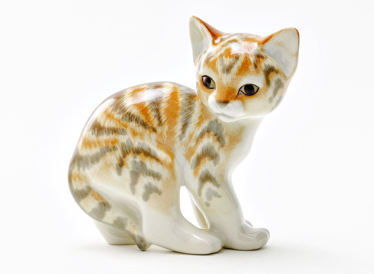 Скульптура «Кошка» Форма: Кошка. Мягкий фарфор. 140 x 140 мм.