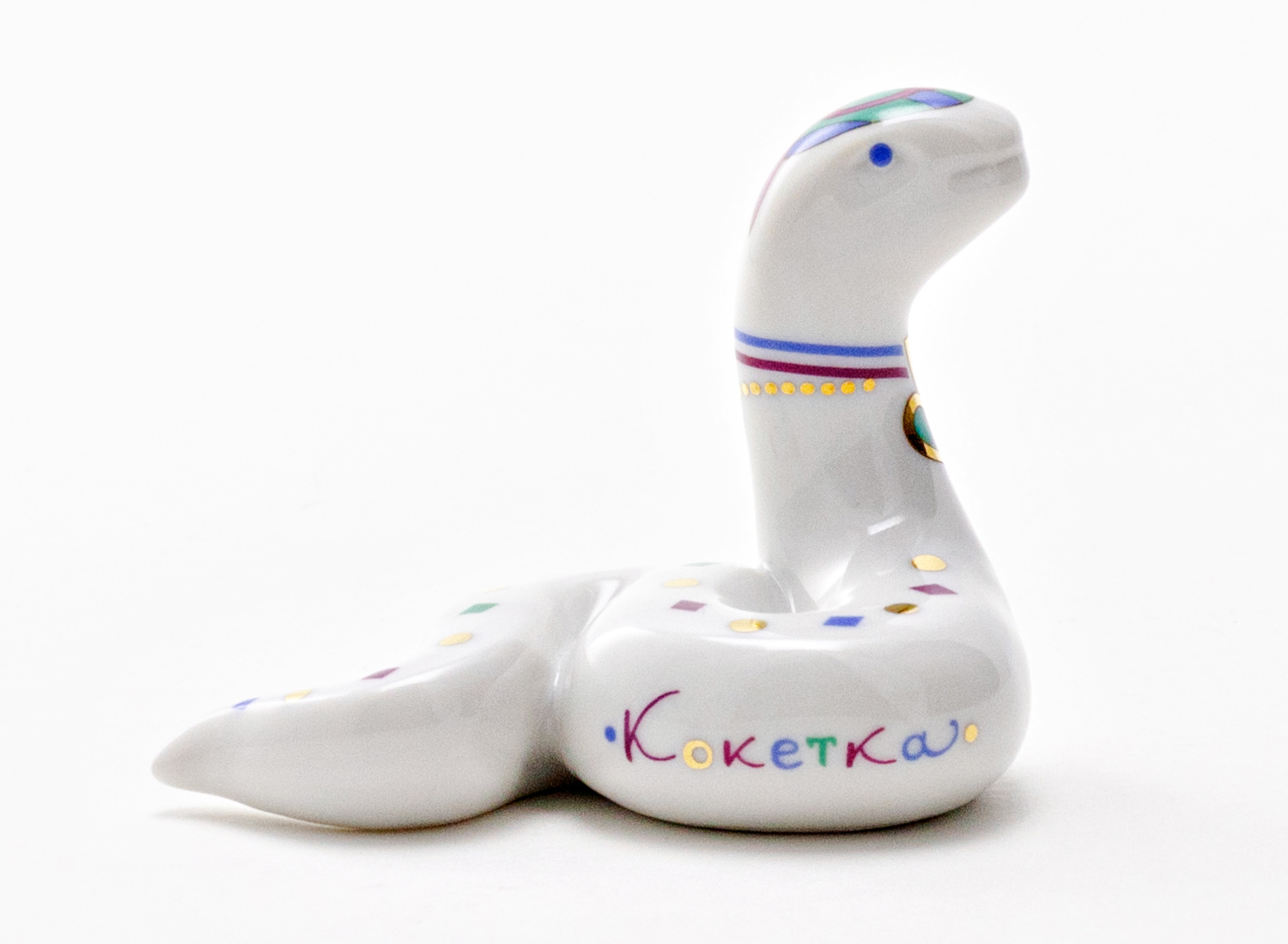 Скульптура «Скарапея» Форма: Скарапея. Твердый фарфор. 50 мм.