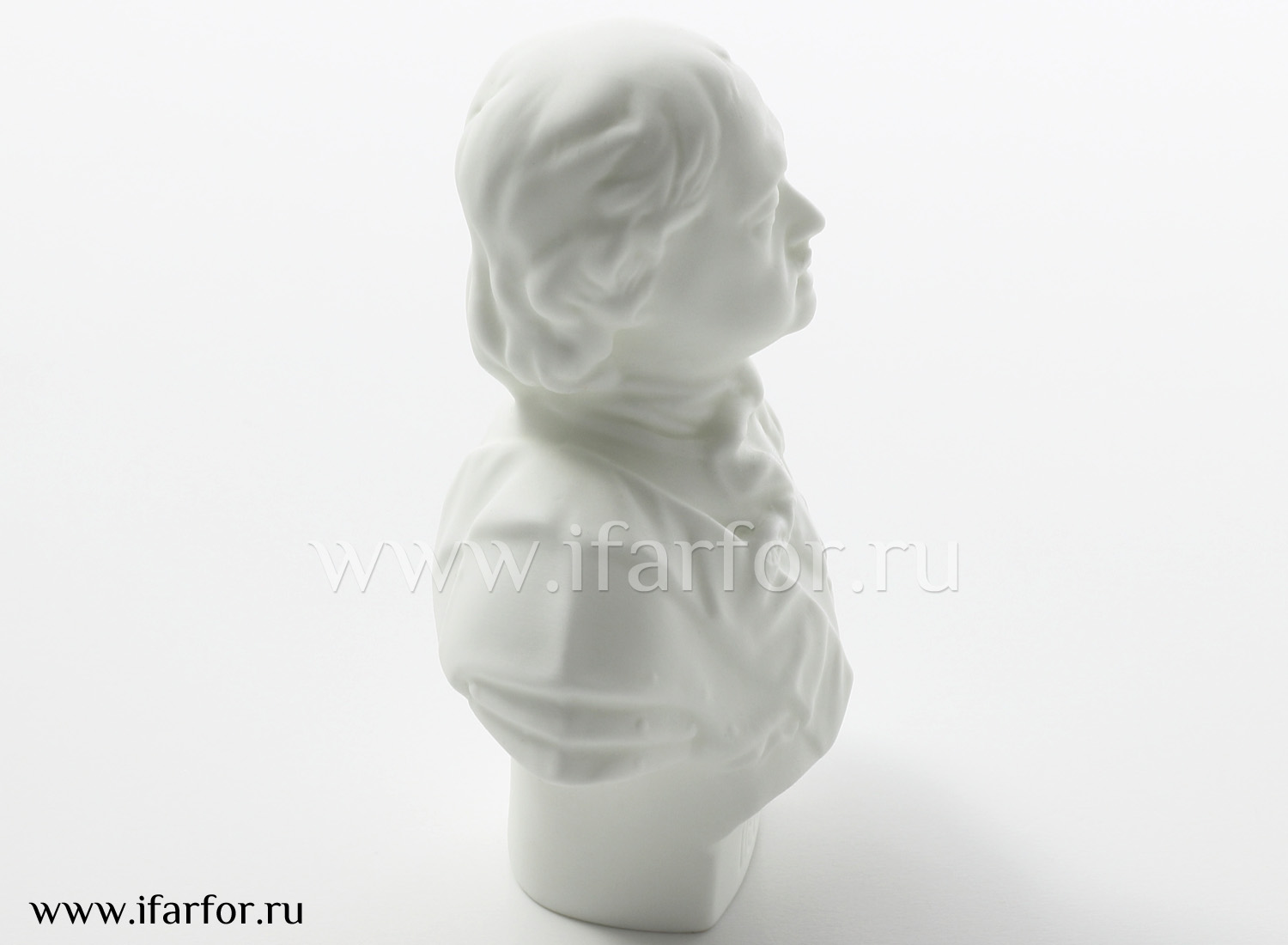 Скульптура «Бюст Петр I» Форма: Бюст Петр I. Костяной фарфор. 94 мм.
