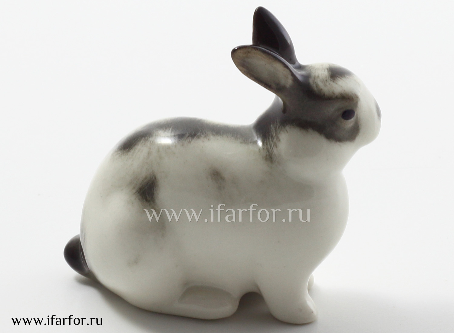 Скульптура «Кролик Крош» Форма: Кролик Крош. Мягкий фарфор. 30 мм.