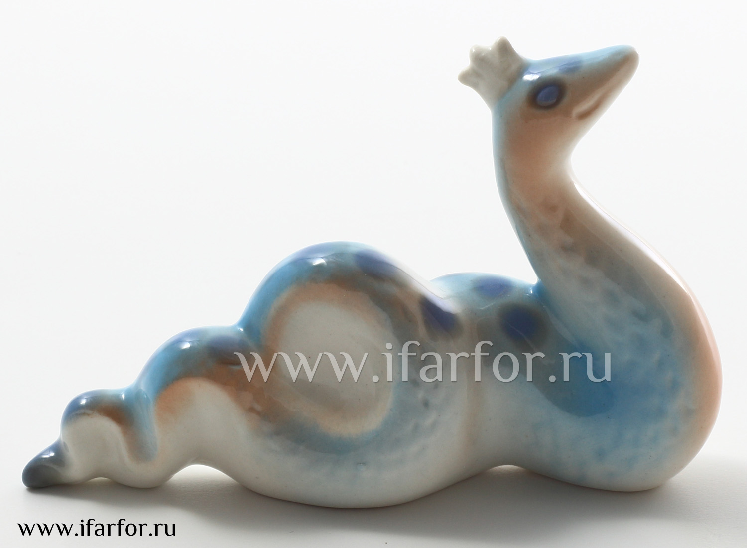 Скульптура «Королева змей» Форма: Королева змей. Мягкий фарфор. 115 x 77 мм.