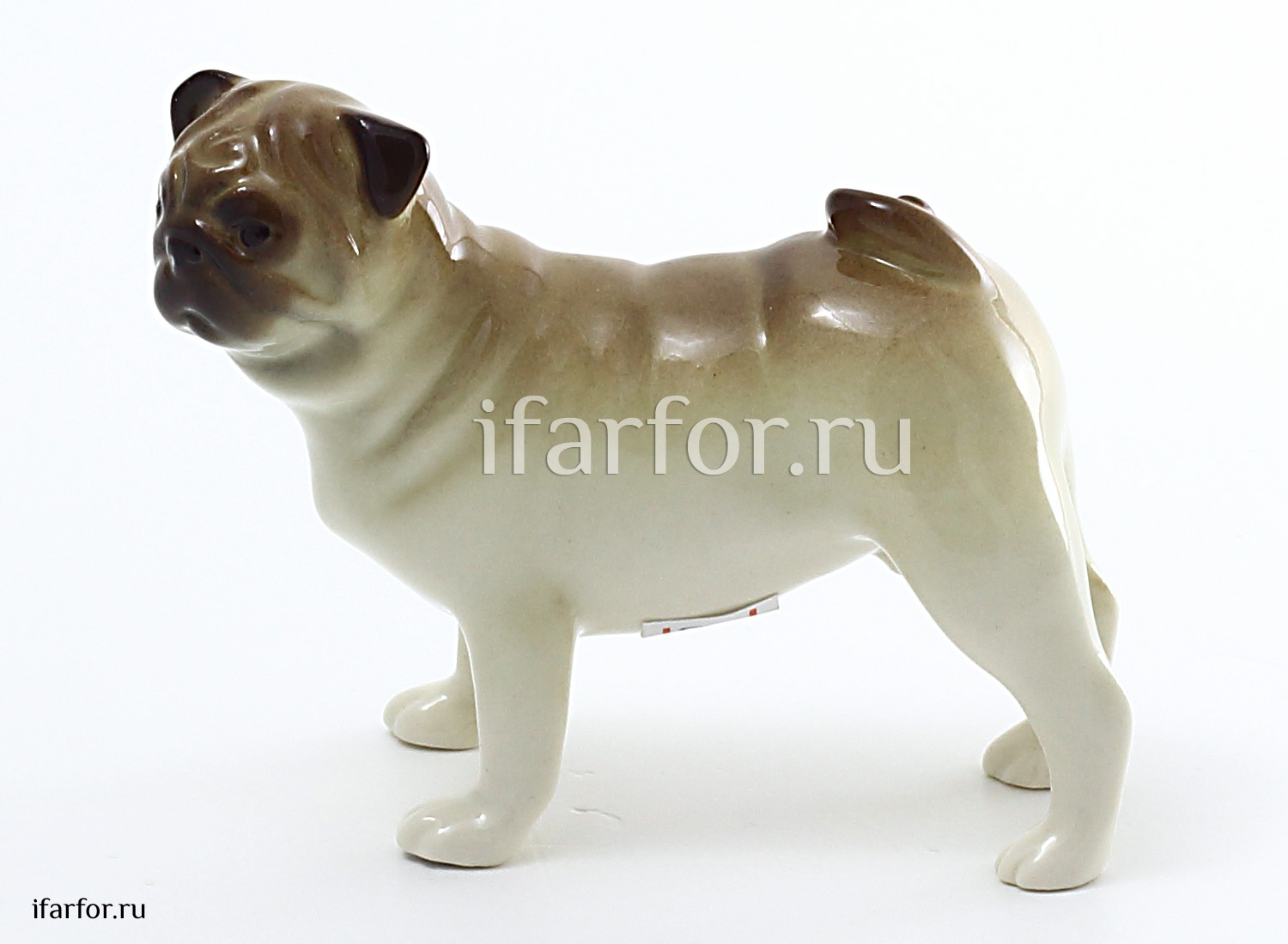 Скульптура «Мопс стоящий» Форма: Мопс стоящий. Мягкий фарфор. 60 x 68 мм.