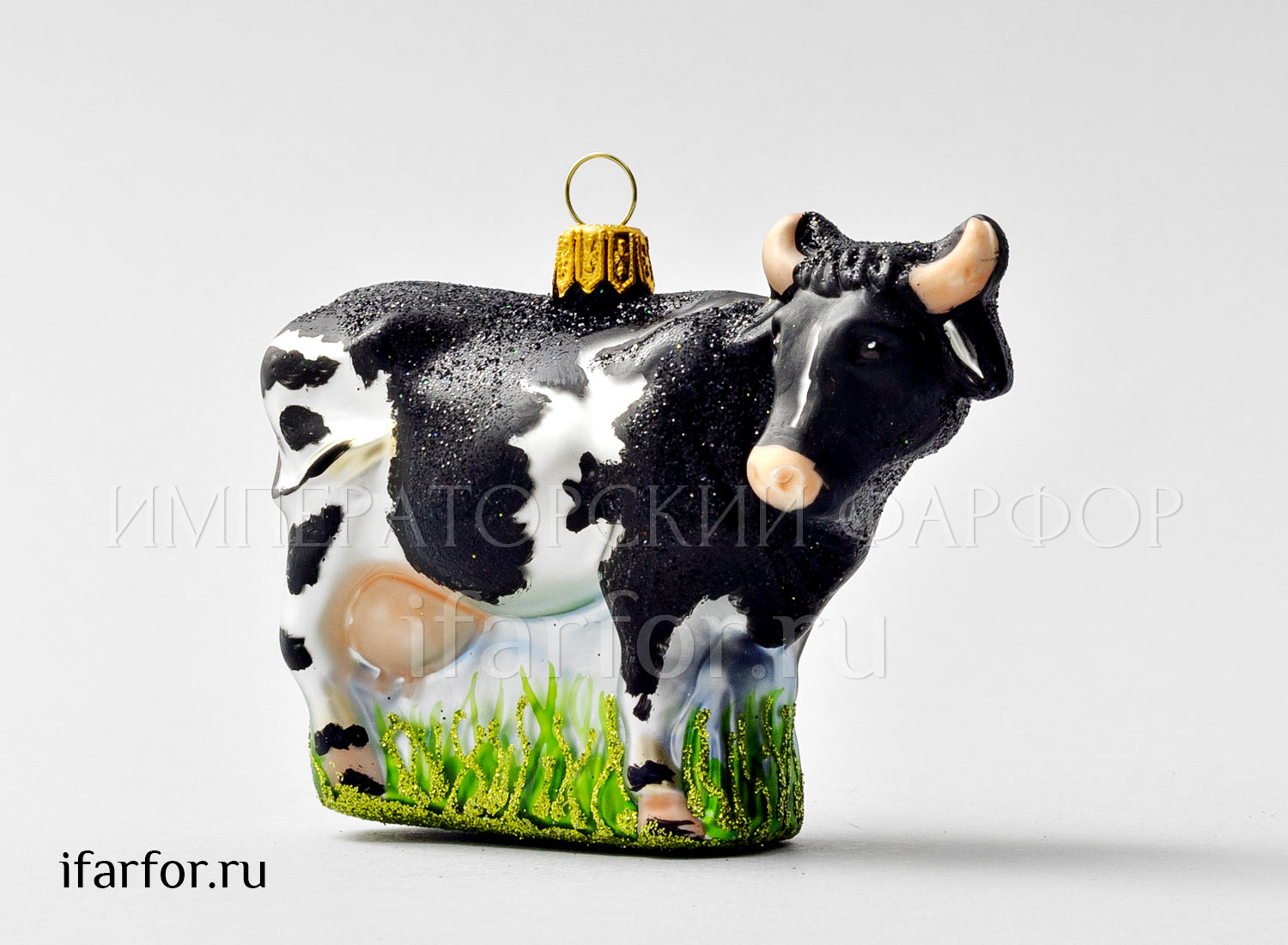 Елочная игрушка «Корова с черными пятнами» Стекло. 100 x 95 x 75 мм.