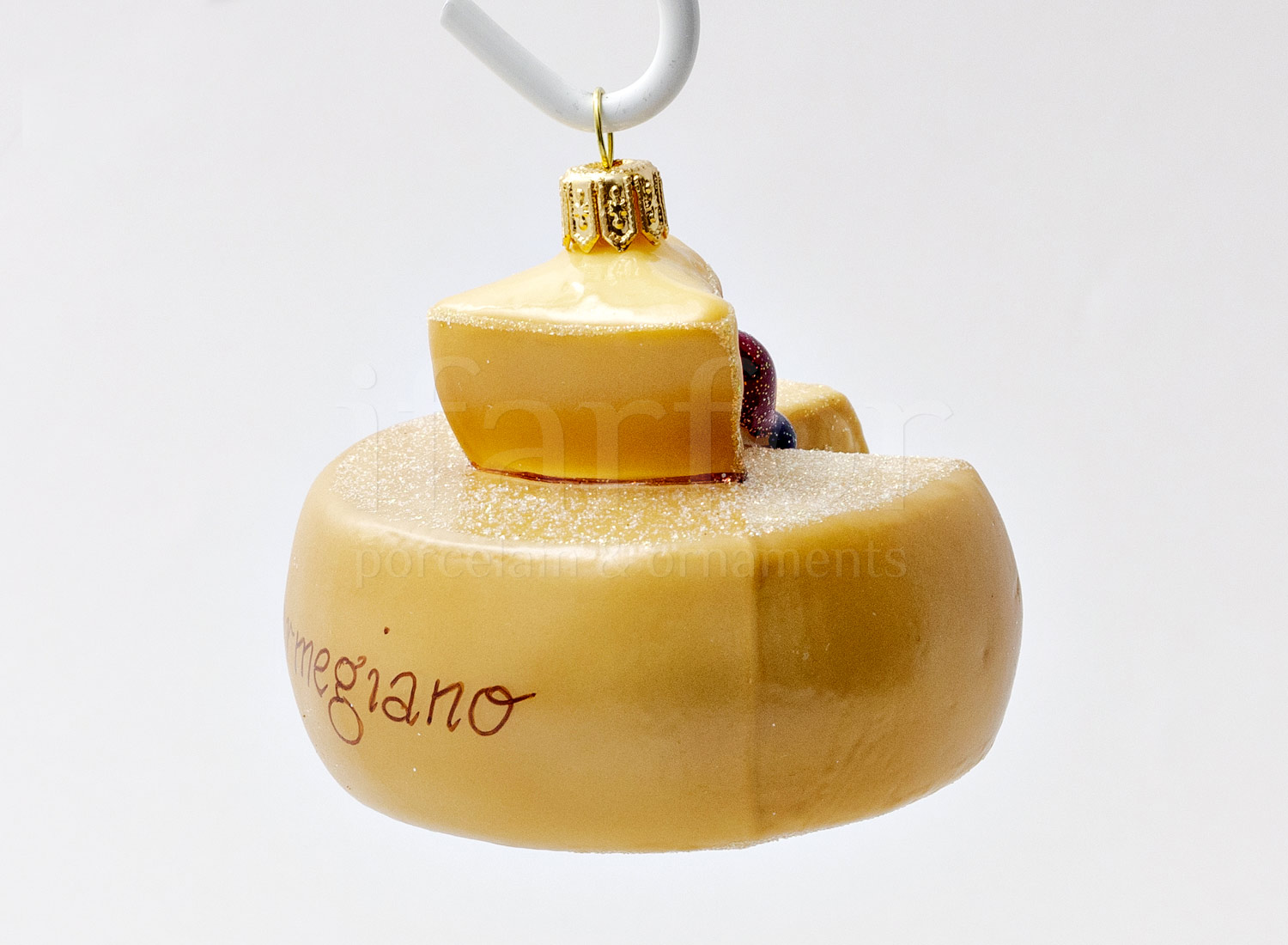 Елочная игрушка «Сыр Parmigiano» Стекло. 75 x 70 мм.