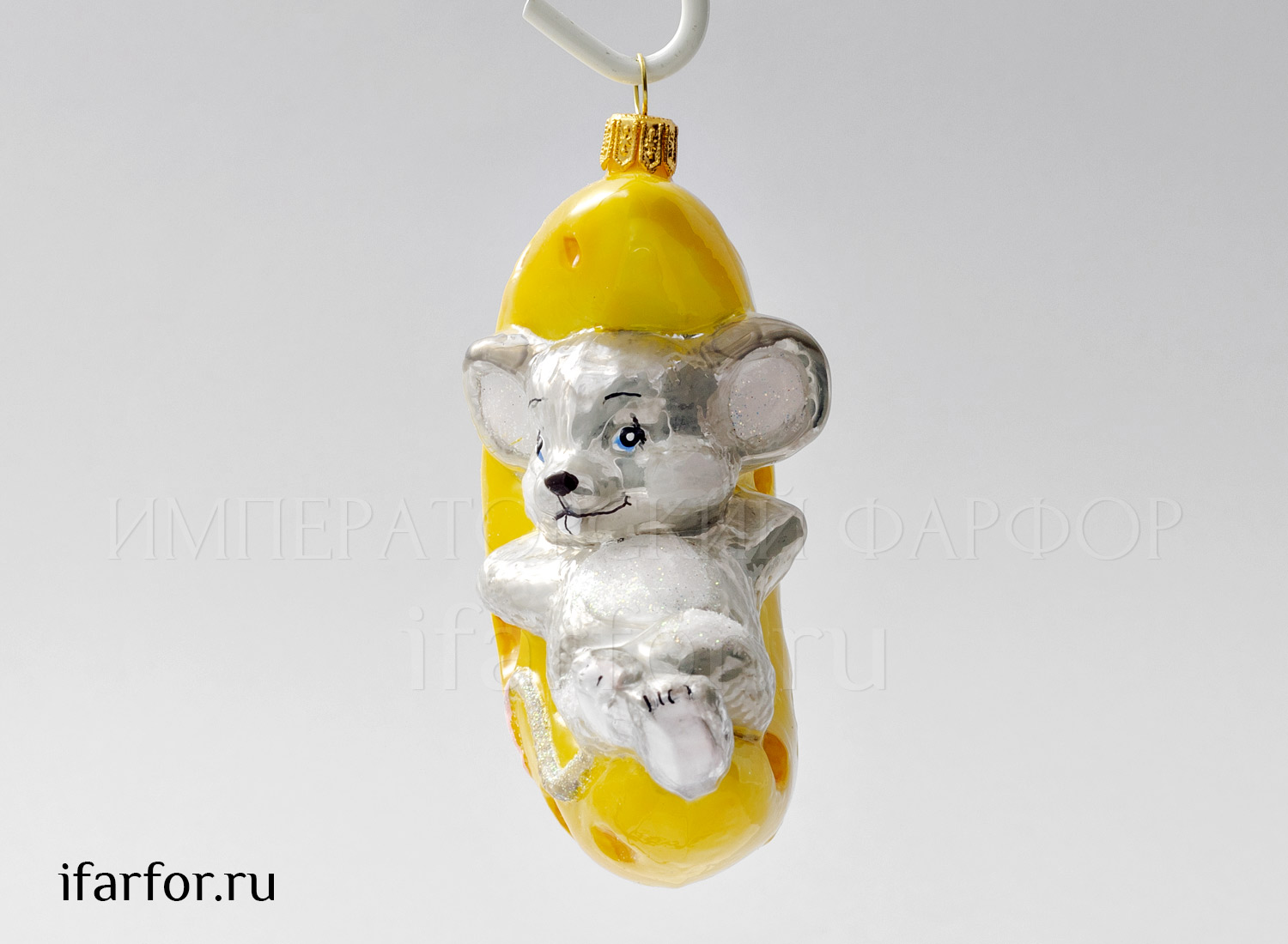Елочная игрушка «Мышонок на сыре» Стекло. 79 x 115 мм.