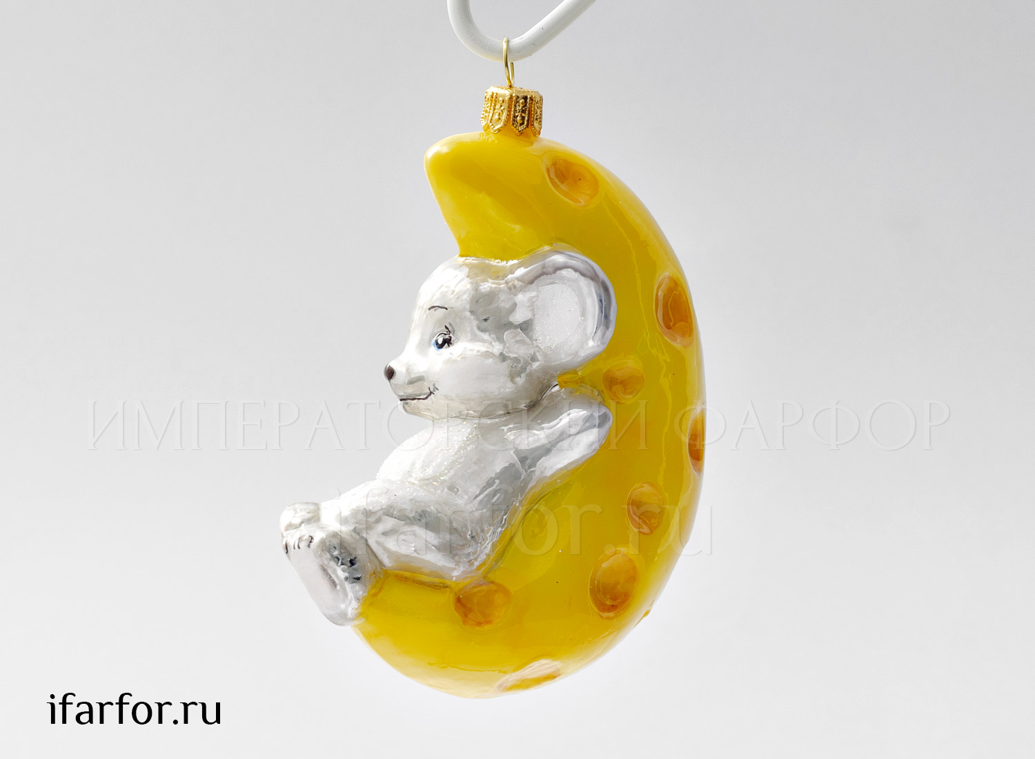 Елочная игрушка «Мышонок на сыре» Стекло. 79 x 115 мм.