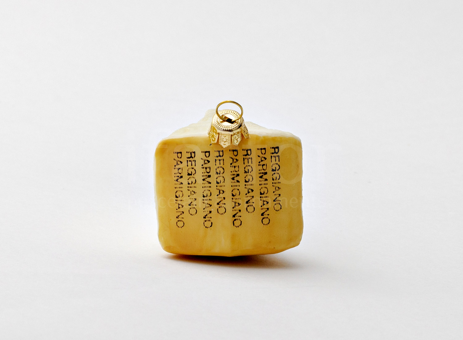 Елочная игрушка «Сыр Parmigiano» Стекло. 75 x 50 мм.