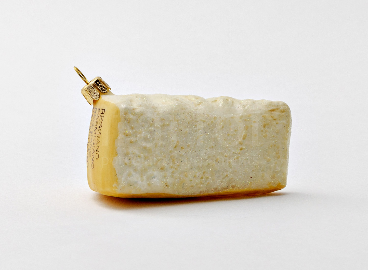 Елочная игрушка «Сыр Parmigiano» Стекло. 75 x 50 мм.