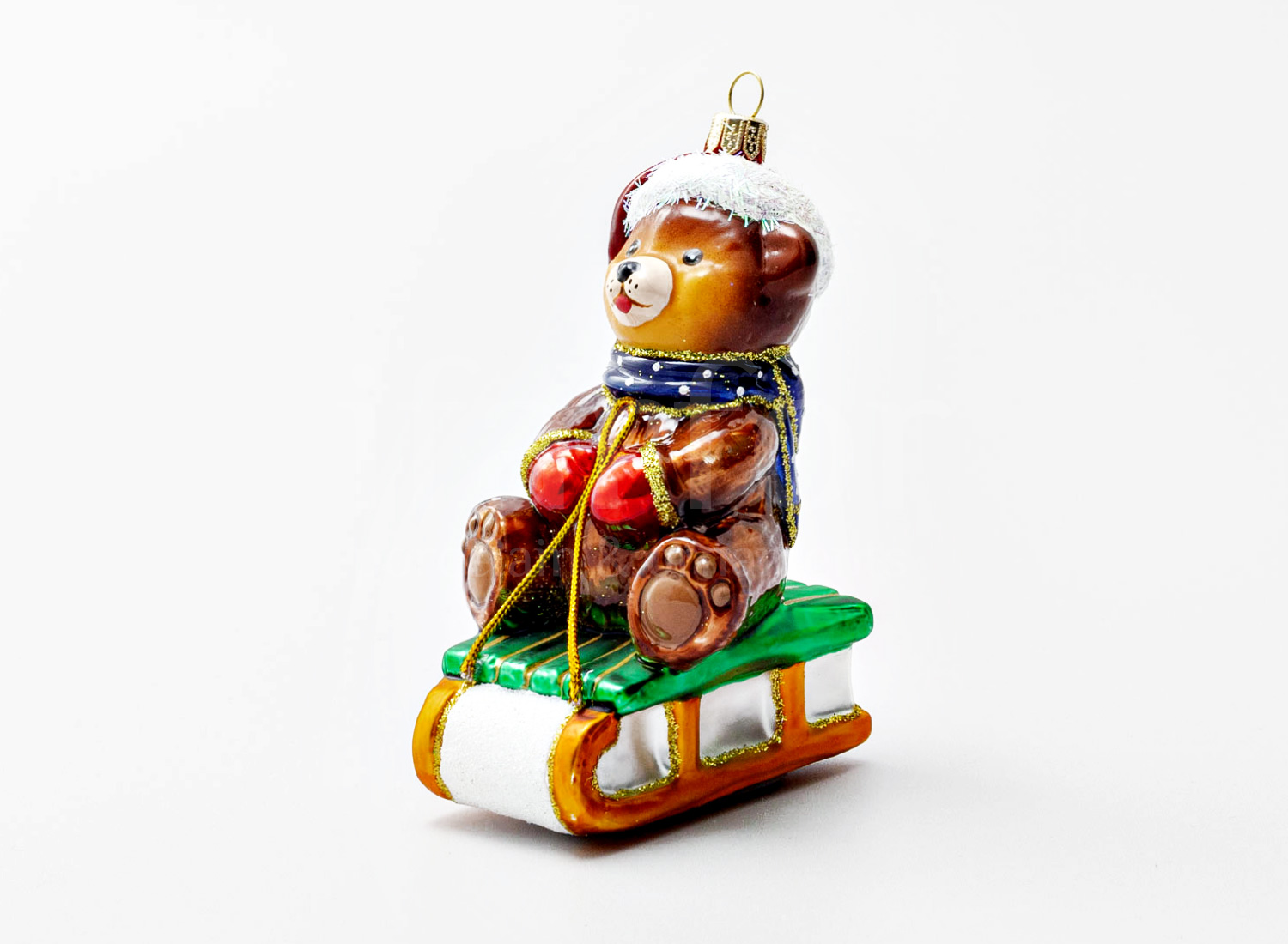 Елочная игрушка «Мишка Тедди на санках» Стекло. 75 x 120 мм.