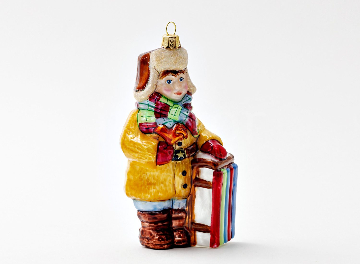 Елочная игрушка «Мальчик с санками» Стекло. 70 x 140 мм.