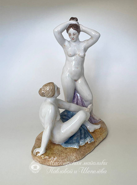 Скульптура «Купальщицы» Майолика. 145 x 302 мм.