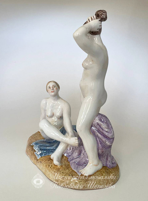 Скульптура «Купальщицы» Майолика. 145 x 302 мм.