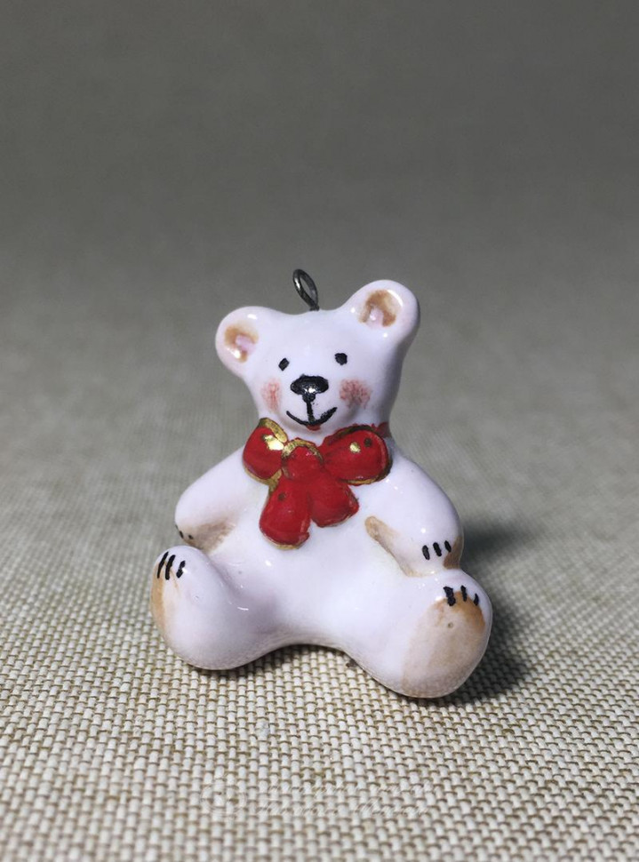 Елочная игрушка «Мишка» Майолика. 25 x 30 мм.
