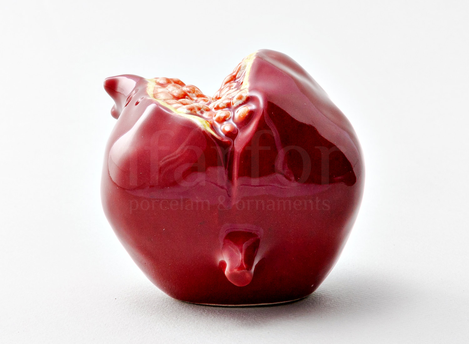 Скульптура «Гранат с зернами» Форма: Гранат с зернами. Майолика. 75 x 90 x 110 мм.