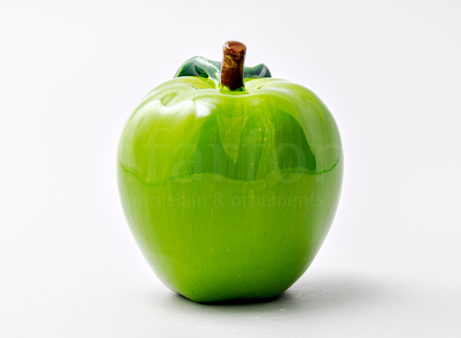 Скульптура «Яблоко зеленое» Форма: Яблоко зеленое. Майолика. 110 x 120 мм.