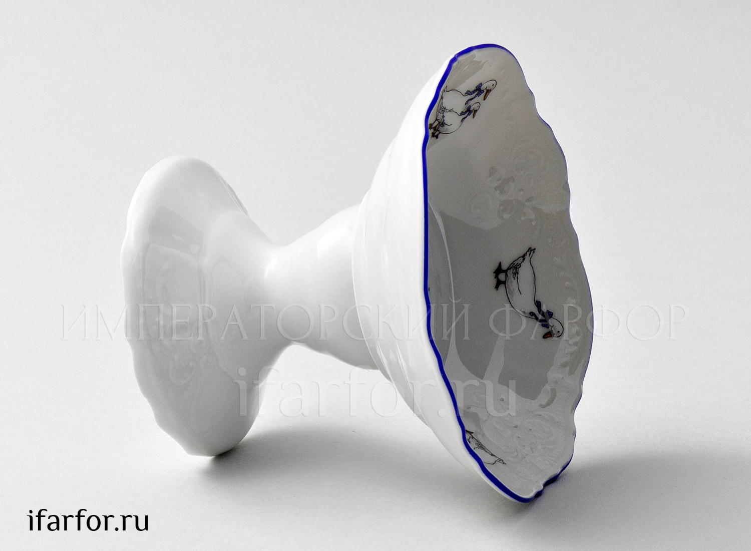 Конфетница на ножке «Бернадотт Гуси» Форма: Бернадотт. Фарфор. 130 x 100 мм.